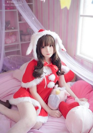 一部皇上吃宫女奶三级