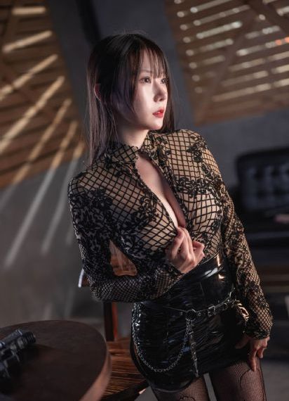 眼镜彼女